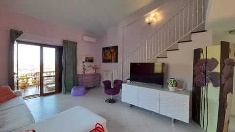 Communal lounge/ TV room, TV and multimedia, Living room, Seating area