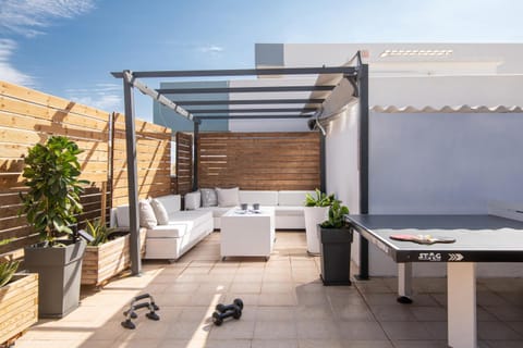 Seating area, City view, Garden view, Street view