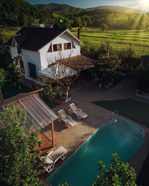 Property building, Day, Garden, Mountain view, Swimming pool