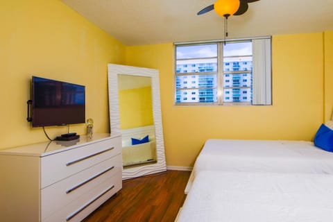 Sunny Isles Ocean Reserve Condo Apartments - 1BR #812 Appartamento in Sunny Isles Beach
