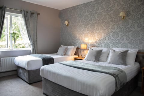 Property building, Bed, Mountain view
