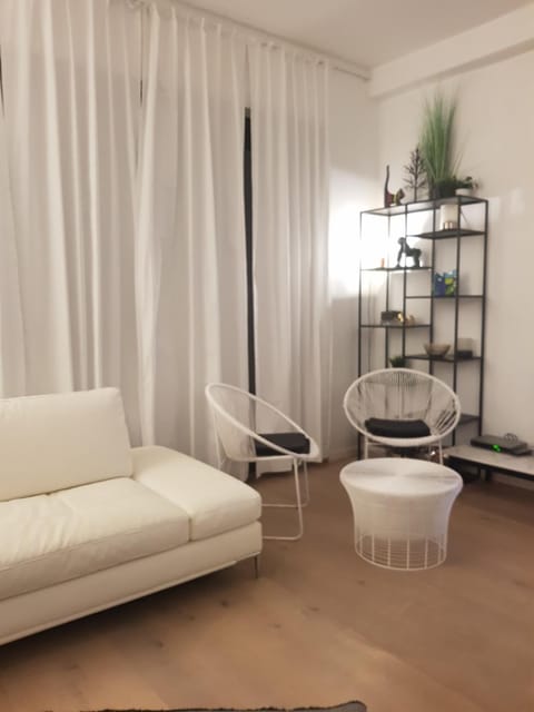 Nieuwbouwappartement Lippenslaan met 2 slaapkamers - WIFI - 6 personen - --geen groep onder 20 jaar Apartment in Knokke-Heist