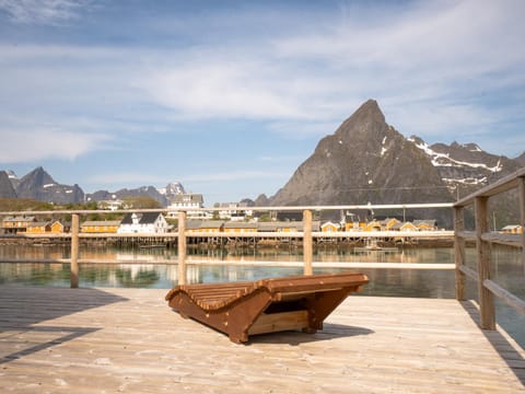 Rostad Retro Rorbuer House in Lofoten