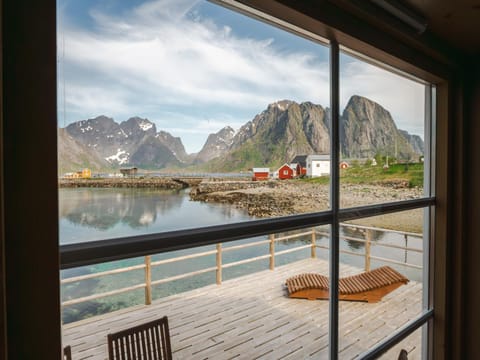 Rostad Retro Rorbuer House in Lofoten