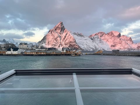 Rostad Retro Rorbuer House in Lofoten