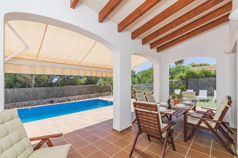 Patio, Dining area, Swimming pool