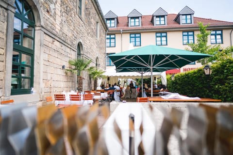 Restaurant/places to eat, Balcony/Terrace