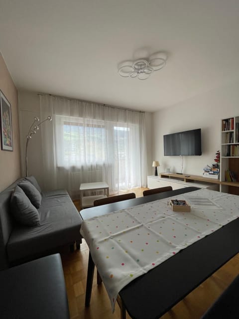 Communal lounge/ TV room, Living room, Seating area, Evening entertainment