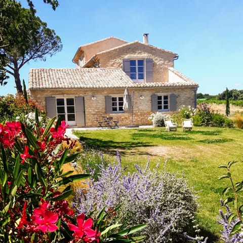 Le Cottage du Chat Blanc House in Pernes-les-Fontaines