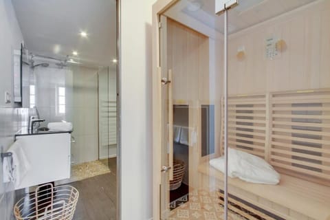 Palm house Sauna city center ideal Insead Apartment in Fontainebleau