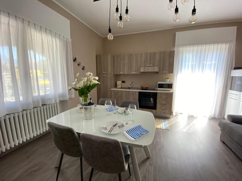 Kitchen or kitchenette, Living room, Dining area