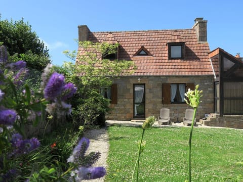 Maison bretonne avec jardin à 50m de la baie Ste Anne - FR-1-368-252 House in Trégastel
