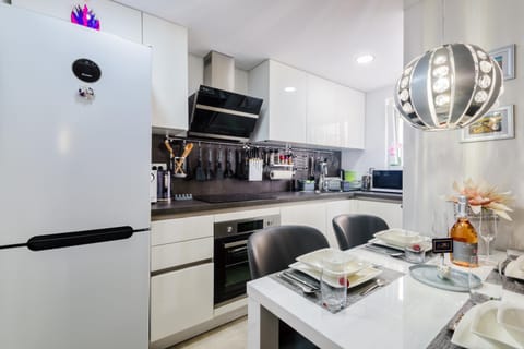 Dining area, minibar, pet friendly, pet friendly, stove, kitchen, kitchen
