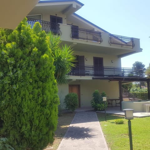 Property building, Facade/entrance, Garden