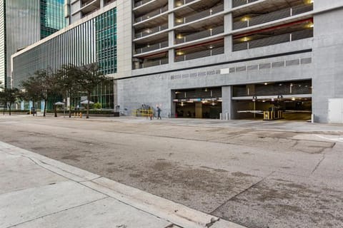 Brickell Condogreat-location-aka Hotel Amenities House in Brickell