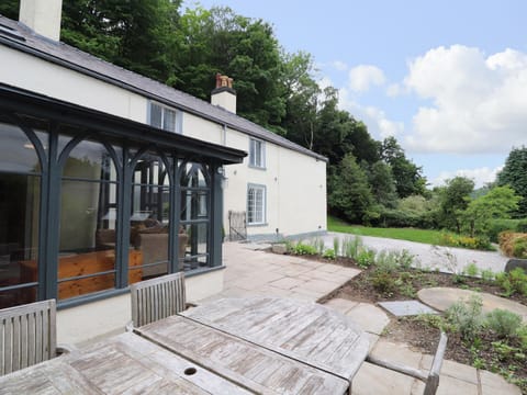 Cwmalis Hall House in Llangollen