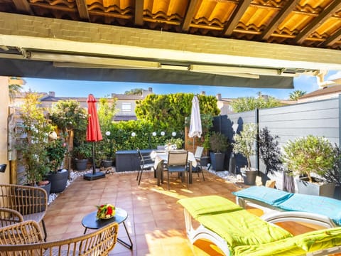 Holiday Home Le Puit Michel by Interhome House in Le Lavandou