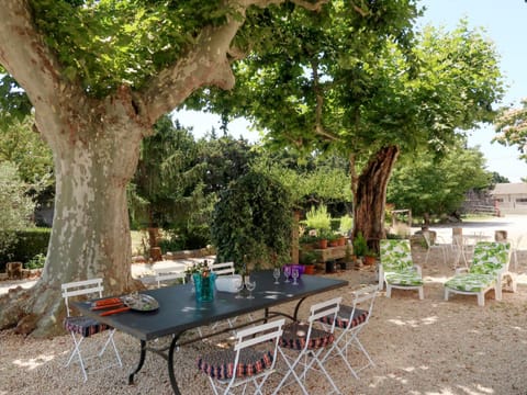 Holiday Home Mas de la Gourmette by Interhome House in Avignon