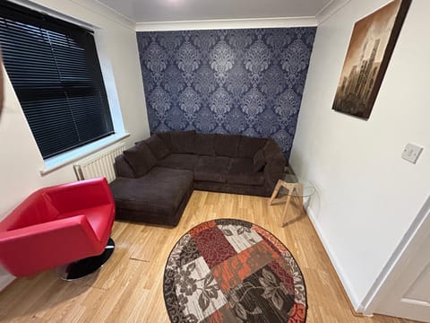 Mannys Apartment - Nice & Cozy 4Bed Flagship Lodge Apartment in Sittingbourne