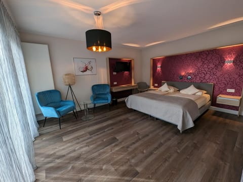 Seating area, Bedroom