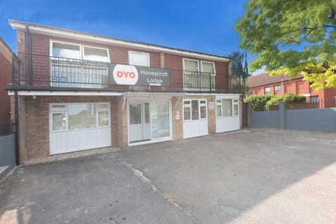 OYO Honeycroft Lodge Hotel in Uxbridge