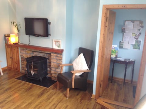 Communal lounge/ TV room, TV and multimedia, Living room, Seating area