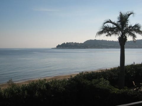 Villa de 250 m², climatisée, sur 2 niveaux au bord de l'eau - FR-1-100-243 Villa in Cavalaire-sur-Mer