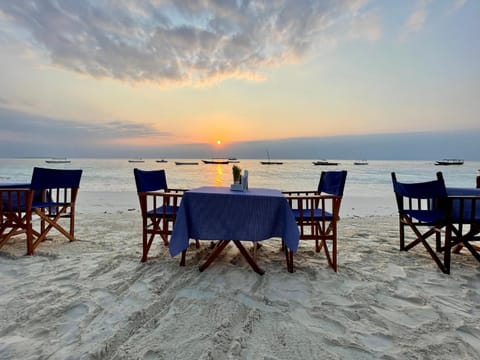 Restaurant/places to eat, Beach, Sunset