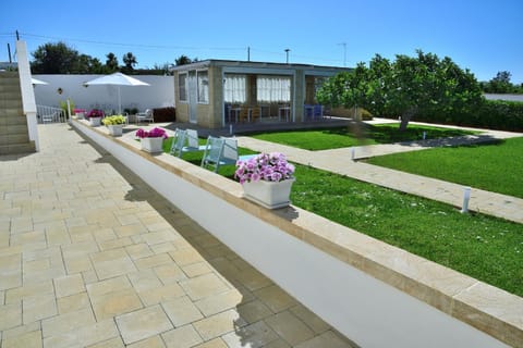 Property building, Summer, Garden, View (from property/room), Garden view, Seasons, Inner courtyard view