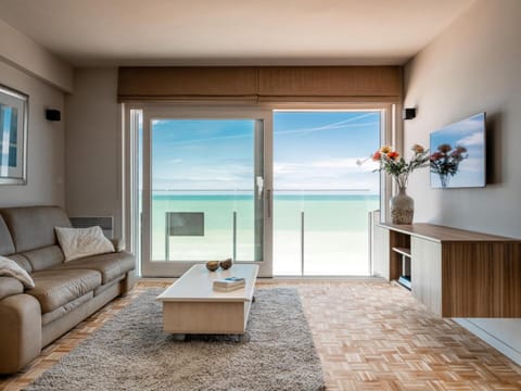 Living room, Sea view