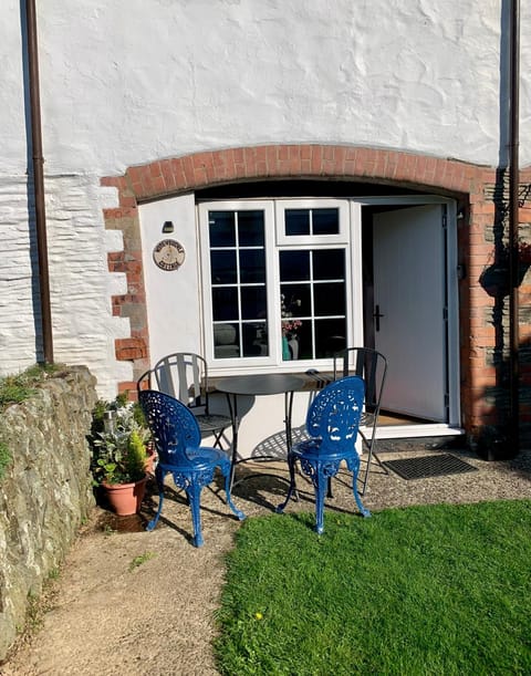 Honeysuckle Cottage House in North Devon District