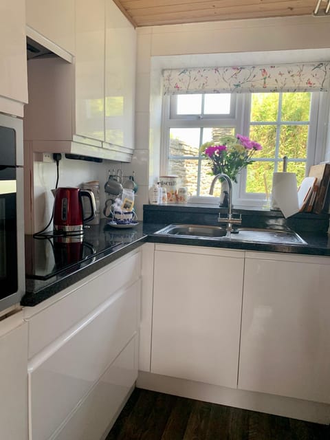 Honeysuckle Cottage House in North Devon District