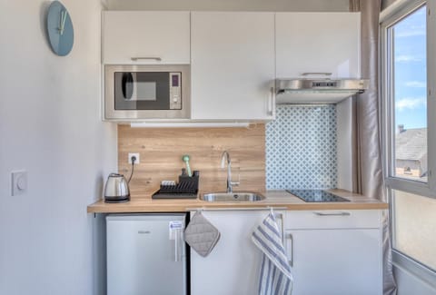 Kitchen or kitchenette, stove