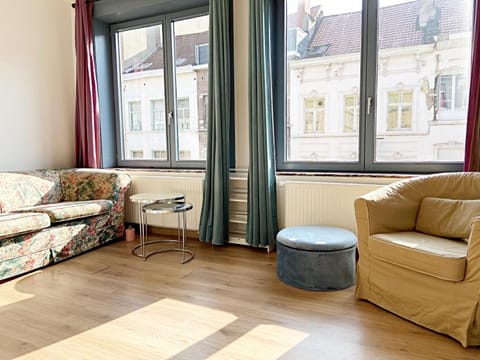 The Bachelor Backpacker Spot Condo in Brussels