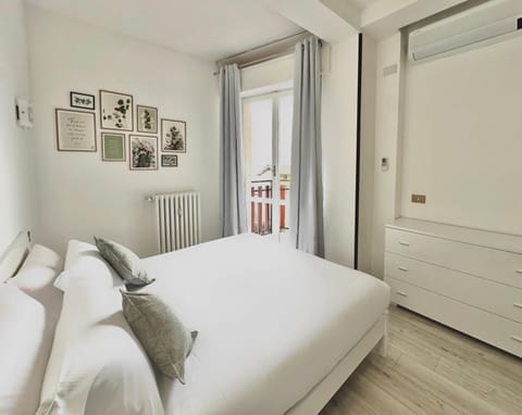 Bed, Photo of the whole room, Bedroom, wardrobe, air conditioner