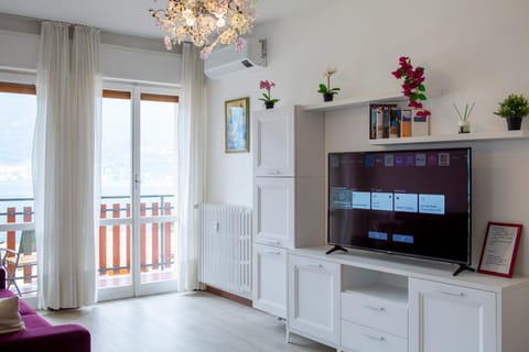 Communal lounge/ TV room, TV and multimedia, Evening entertainment