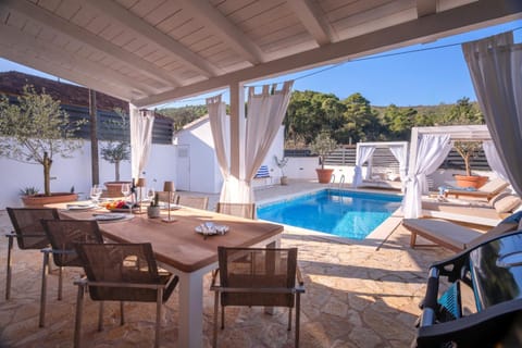 Patio, Dining area, Pool view, Swimming pool