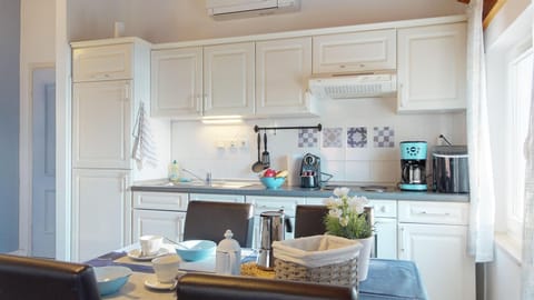 Kitchen or kitchenette, oven, stove