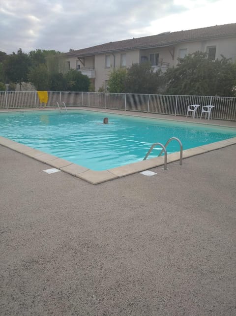 Carcassonne T3 résidentiel rez de jardin piscine, wifi, tennis, fitness Copropriété in Carcassonne