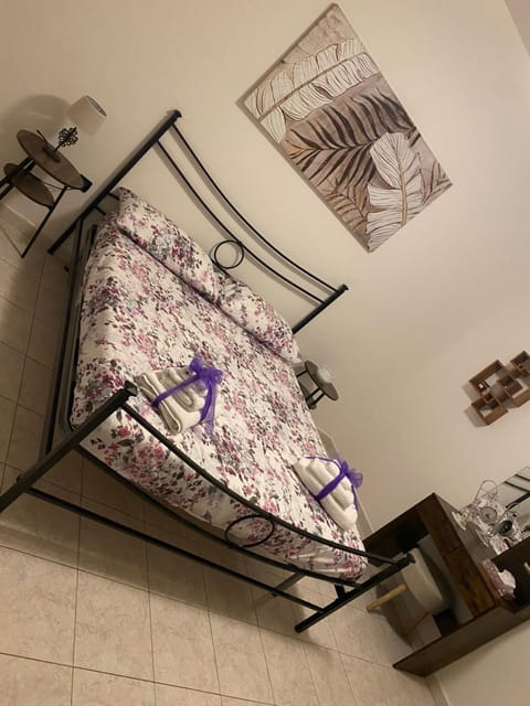 Bedroom, cot