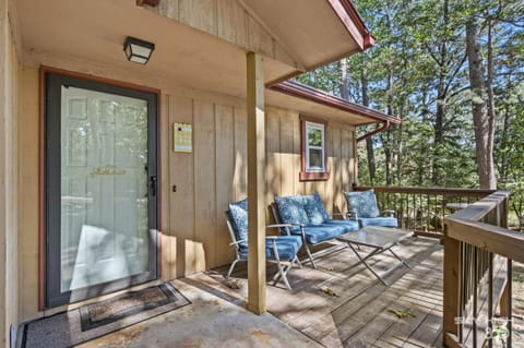 Wooded, Quiet Cottage, Very close to the Back 40 House in Bella Vista
