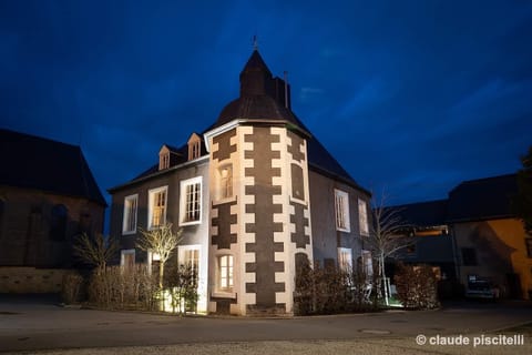 Property building, Night, Garden, Guests, Quiet street view