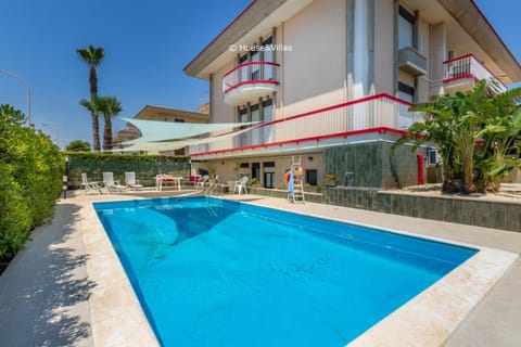 Pool view, Swimming pool, sunbed