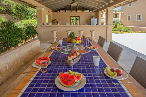 Day, Food and drinks, Dining area, Food