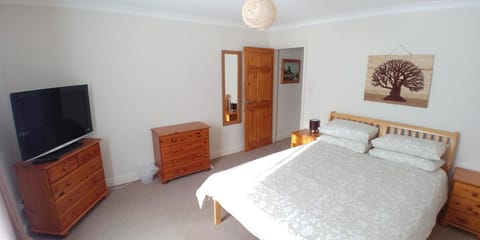 Bassett House with 3 bedrooms, fast Wi-Fi and off road parking Haus in Sittingbourne