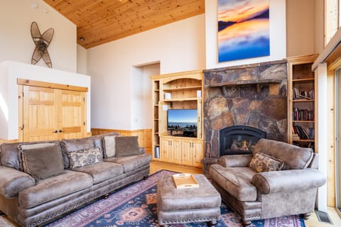 Tahoe Donner Pinnacle Loop Mountain Retreat home Casa in Truckee