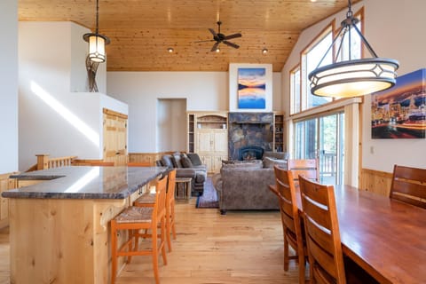 Tahoe Donner Pinnacle Loop Mountain Retreat home Casa in Truckee