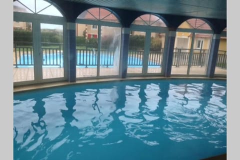 VILLA CATHY DUPLEX PLEIN SUD VUE PORT avec PISCINE INTERIEURE CHAUFFÉE Apartment in Cabourg