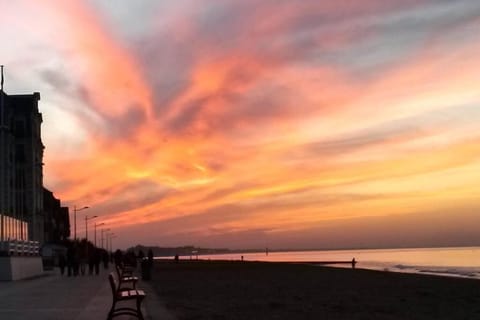 VILLA CATHY DUPLEX PLEIN SUD VUE PORT avec PISCINE INTERIEURE CHAUFFÉE Apartment in Cabourg