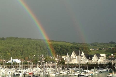 VILLA CATHY DUPLEX PLEIN SUD VUE PORT avec PISCINE INTERIEURE CHAUFFÉE Apartment in Cabourg
